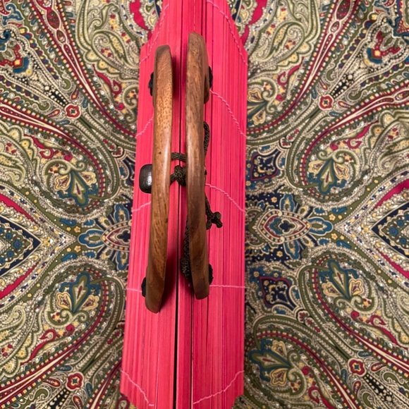 Seattle Boutique Red Wood Purse with Cloth Lining Wood Handle EUC!! - Picture 4 of 10